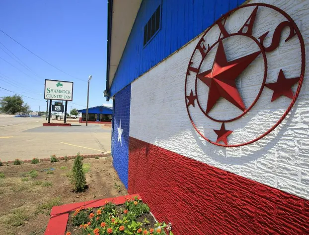 Shamrock Country Inn hotel detail image 1