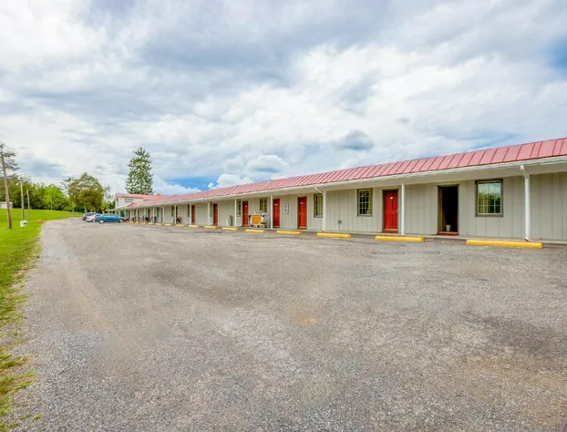 Budget Inn By OYO Natural Bridge I-81 hotel detail image 1