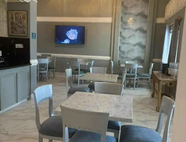 Deluxe 6 Inn & Suites hotel detail image 4