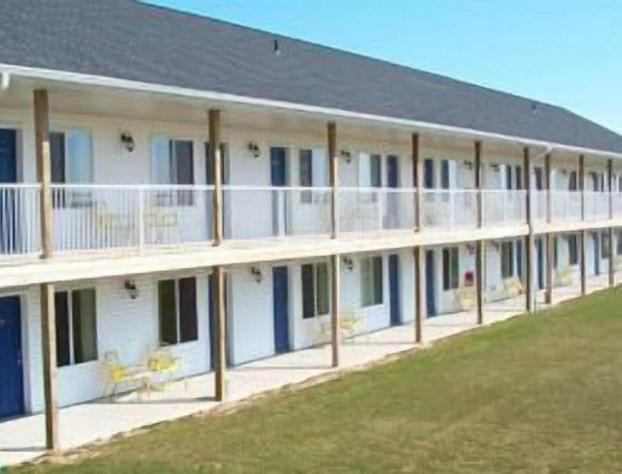 Coho Motel and Suites hotel detail image 4