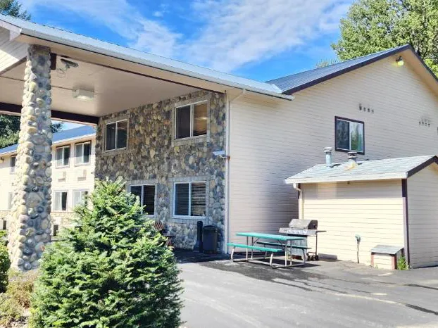 Crest Trail Lodge hotel detail image 2