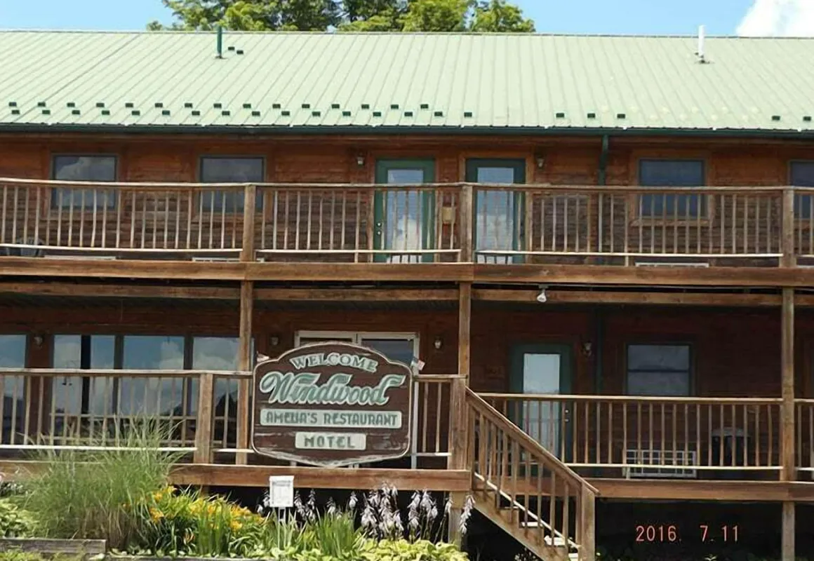 Windwood Fly-In Resort hotel hero