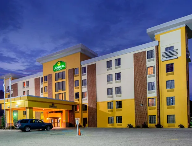 La Quinta Inn & Suites by Wyndham Elkview - Charleston NE hotel detail image 2