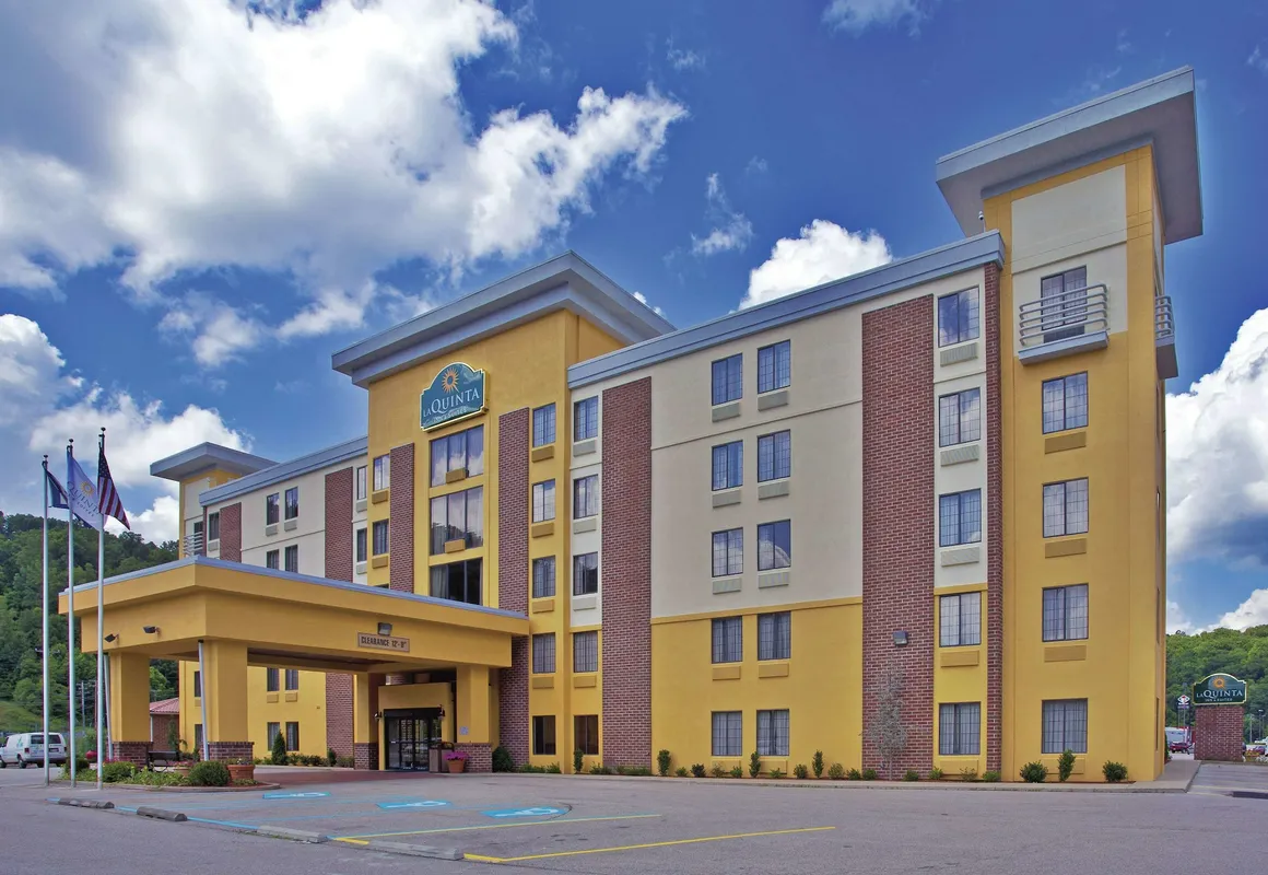 La Quinta Inn & Suites by Wyndham Elkview - Charleston NE hotel hero