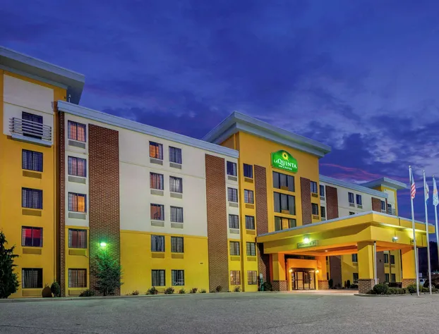 La Quinta Inn & Suites by Wyndham Elkview - Charleston NE hotel detail image 3