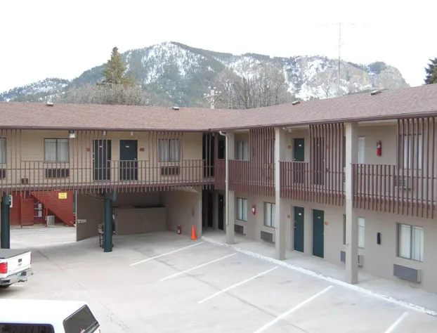 Bear Lodge Motel hotel detail image 2