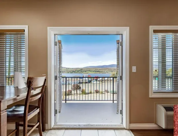 The Castle at Swan Lake hotel detail image 3