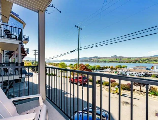 The Castle at Swan Lake hotel detail image 4