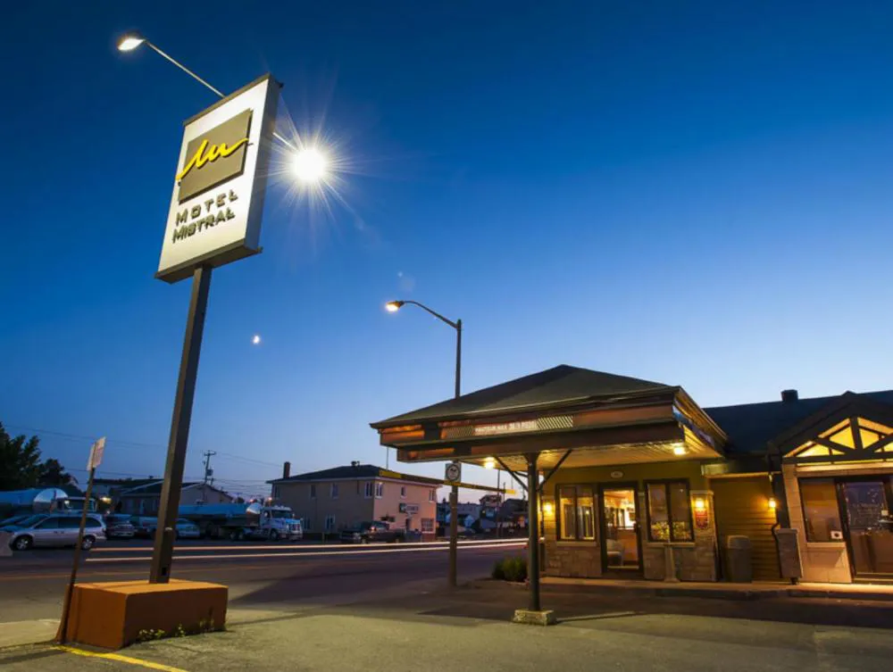 Motel Mistral hotel hero