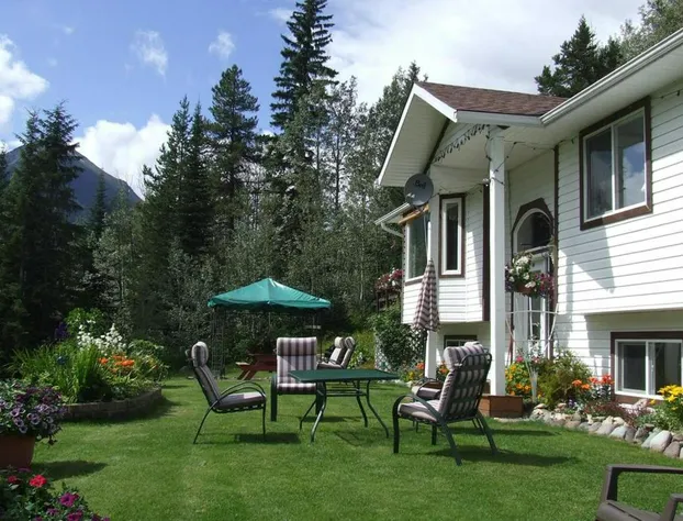 Silvern Lake Trail Bed & Breakfast hotel detail image 3