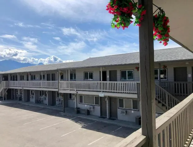 The Canterbury Inn of Downtown Invermere hotel detail image 1