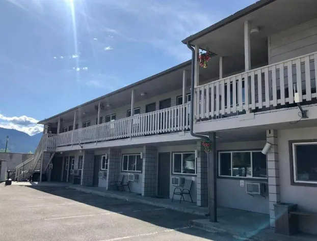 The Canterbury Inn of Downtown Invermere hotel detail image 2