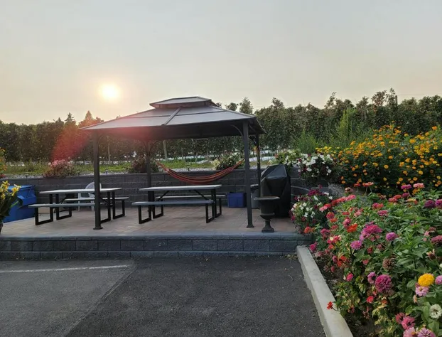 Lake Country Inn hotel detail image 2