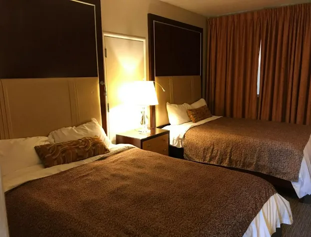 Cardinal Court Motel hotel detail image 4