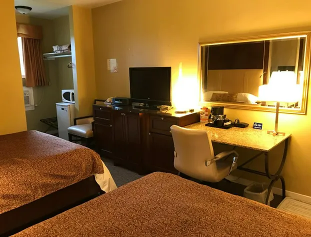 Cardinal Court Motel hotel detail image 3