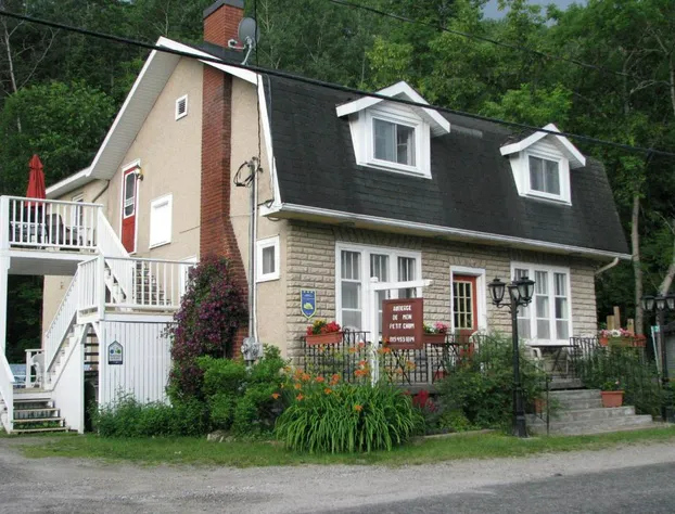 Auberge De Mon Petit Chum B&B hotel detail image 4