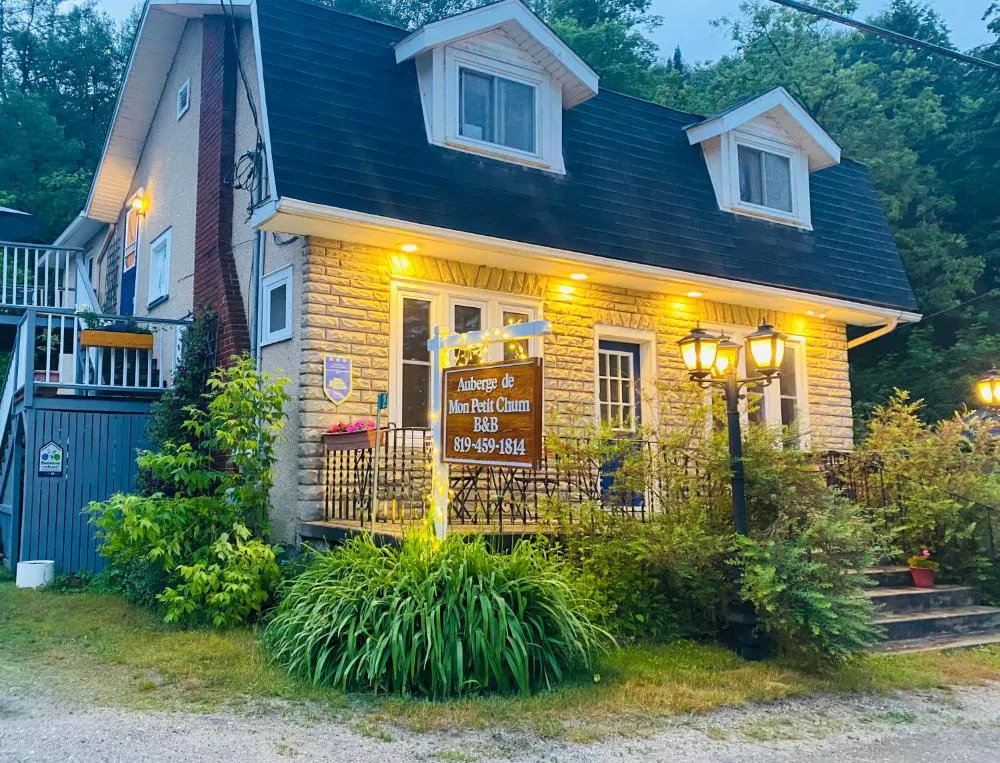 Auberge De Mon Petit Chum B&B hotel hero