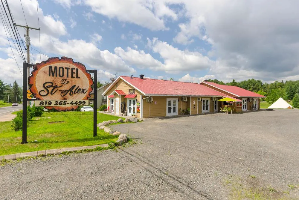 Motel Le Saint Alex hotel hero
