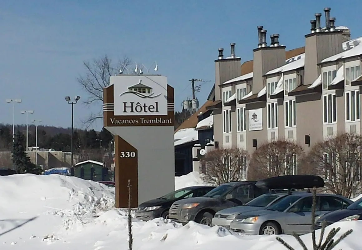 Hotel Vacances Tremblant hotel hero
