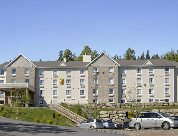 Super 8 by Wyndham Sainte Agathe Des Monts hotel detail image 1