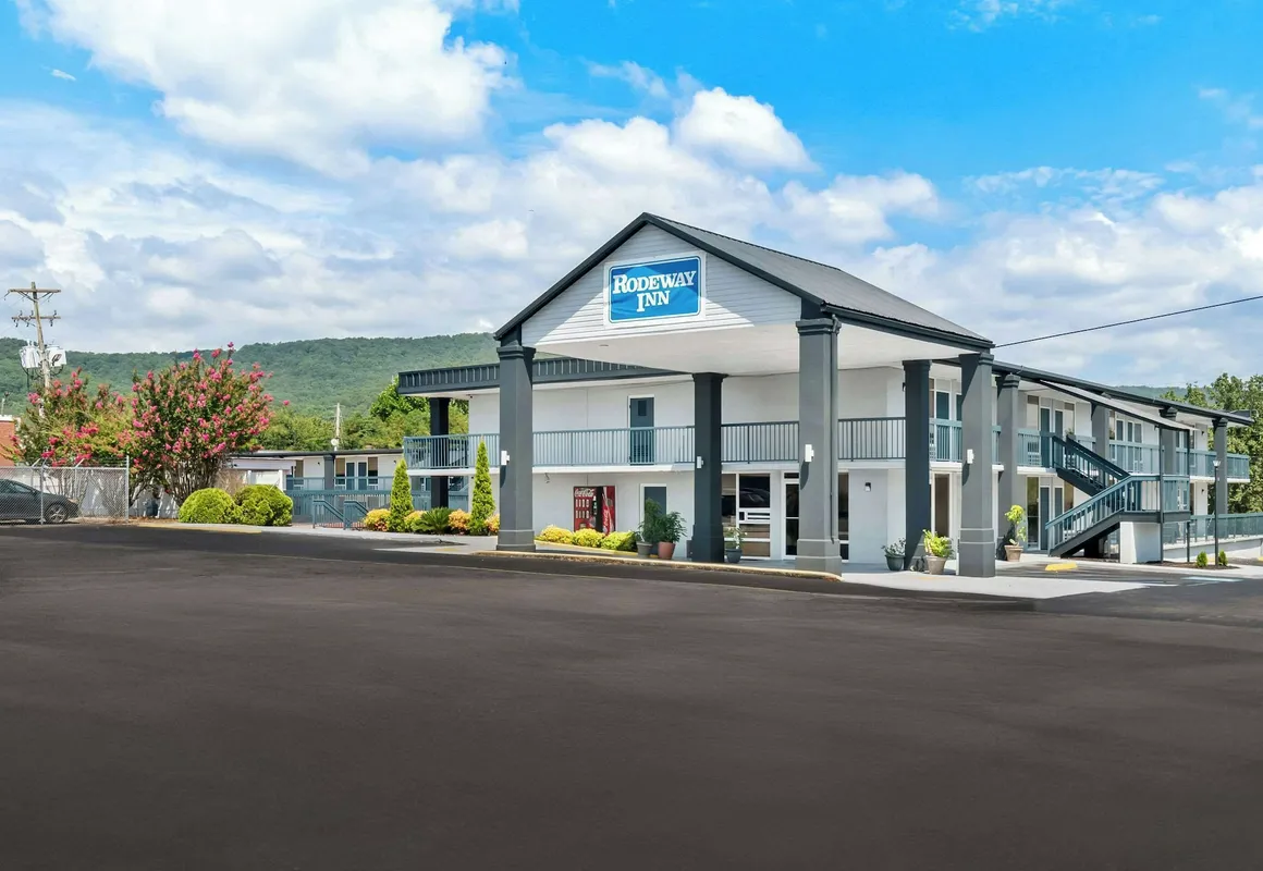 Rodeway Inn Dalton South hotel hero