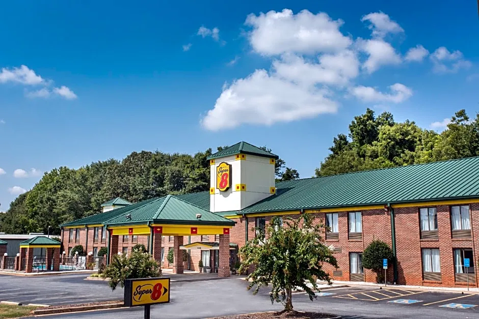 Super 8 by Wyndham Spartanburg/I-26 Exit 22 hotel hero