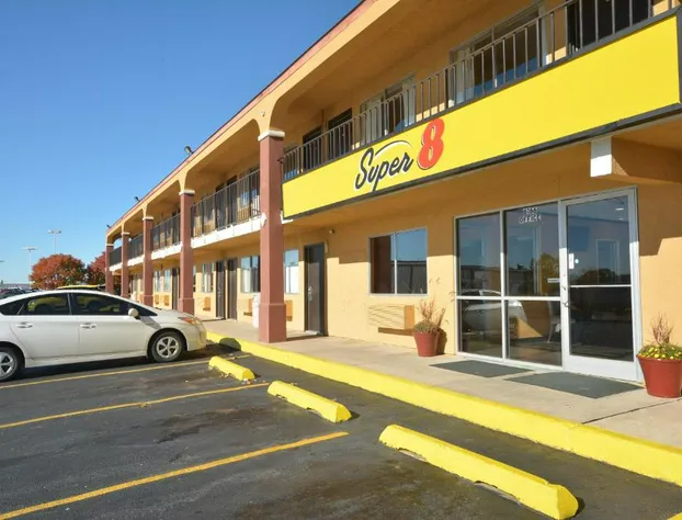 Super 8 by Wyndham Midwest City OK hotel detail image 4
