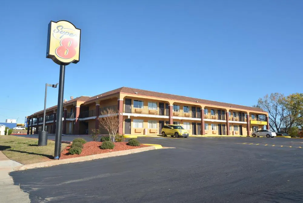 Super 8 by Wyndham Midwest City OK hotel hero