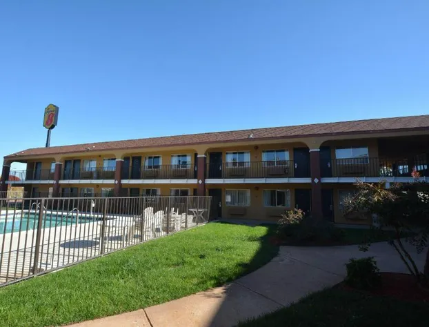 Super 8 by Wyndham Midwest City OK hotel detail image 3