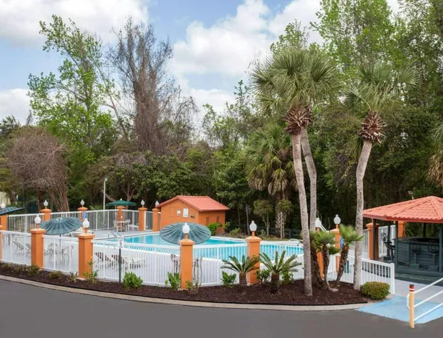 Baymont by Wyndham Lake City I-75 hotel detail image 1