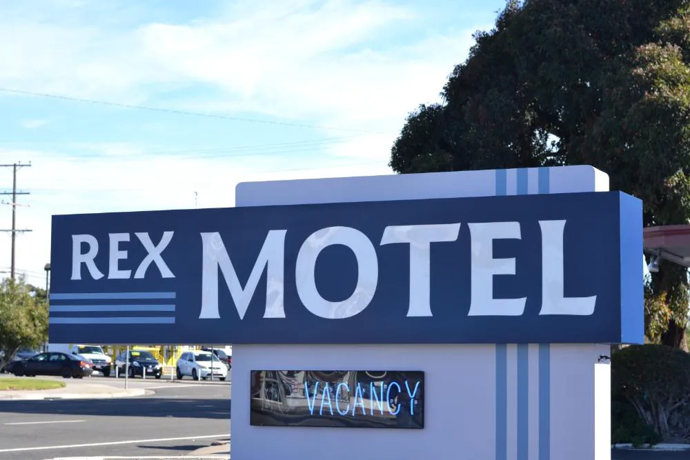 Rex Motel hotel hero