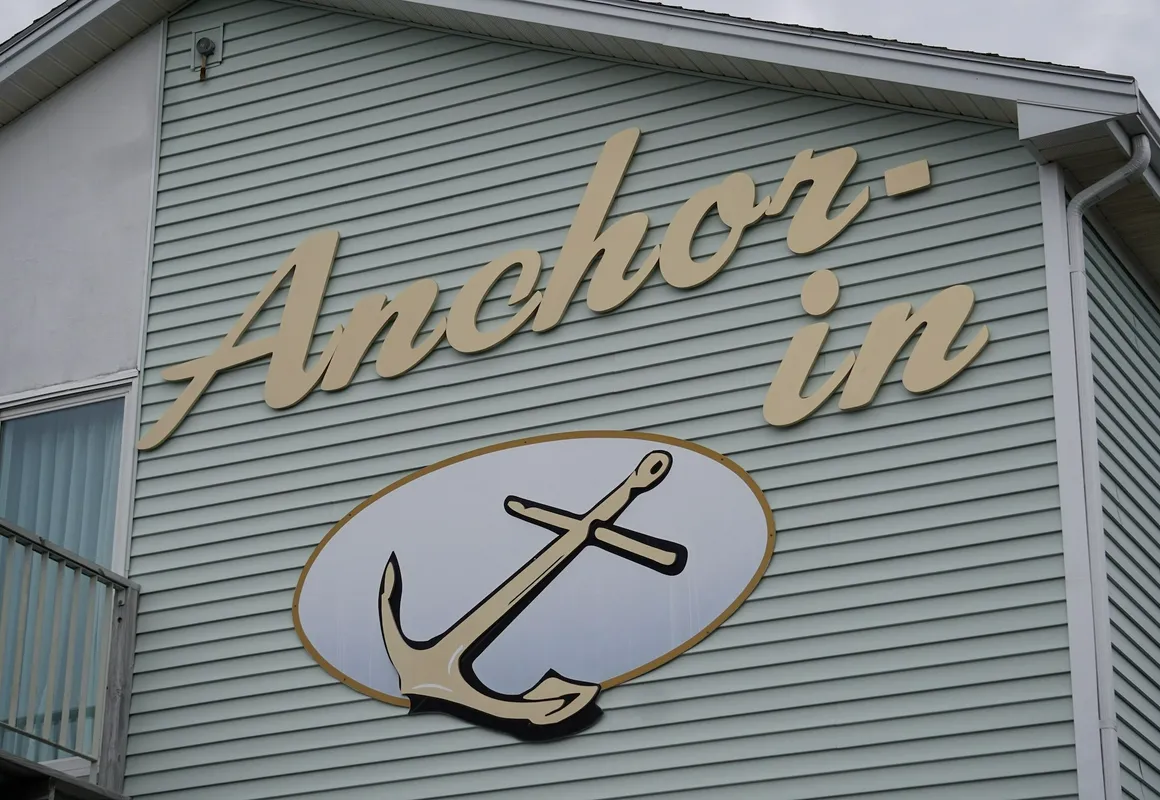 Anchor In Distinctive Waterfront Lodging hotel hero