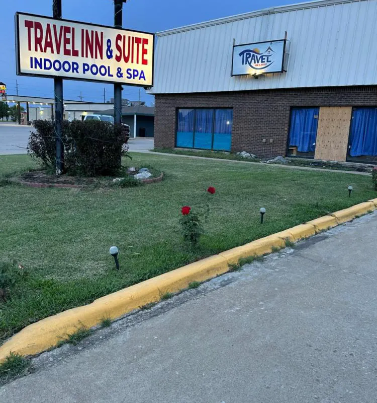 Travel Inn & Suites hotel hero