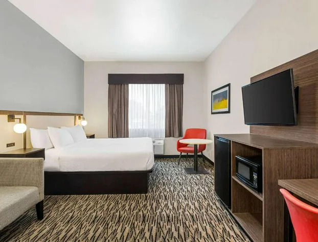Ramada by Wyndham Marina hotel detail image 1