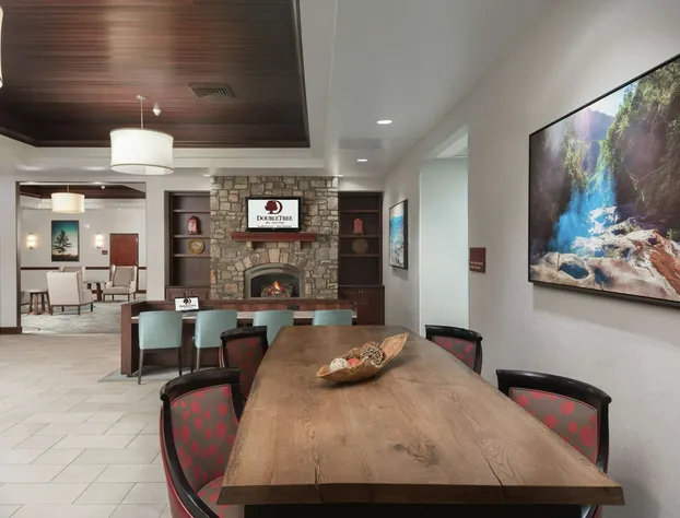 DoubleTree by Hilton Asheville - Biltmore hotel detail image 3