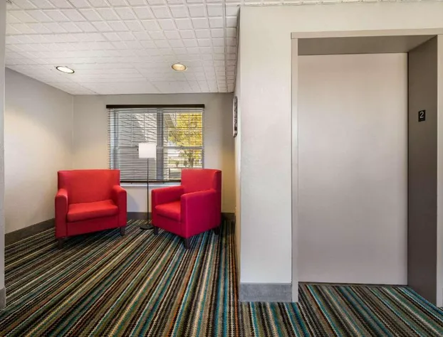 Country Inn & Suites by Radisson, Freeport, IL hotel detail image 3