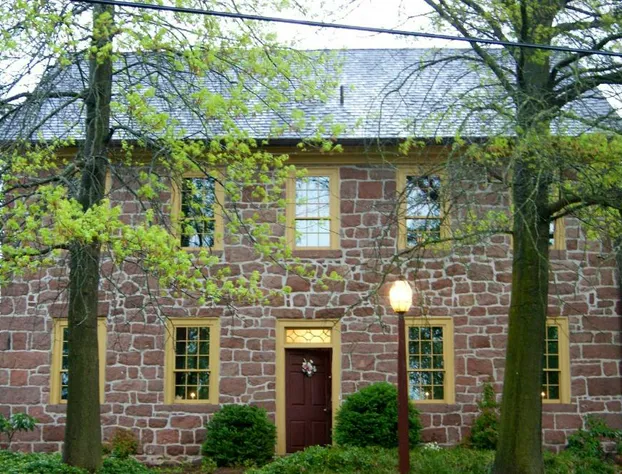 Brownstone Colonial Inn hotel detail image 2