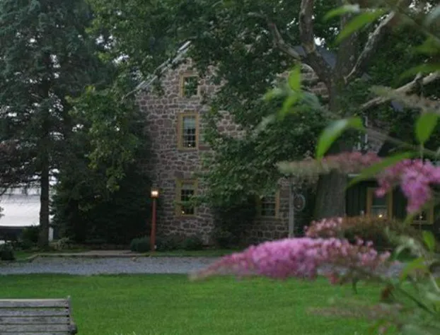 Brownstone Colonial Inn hotel detail image 4