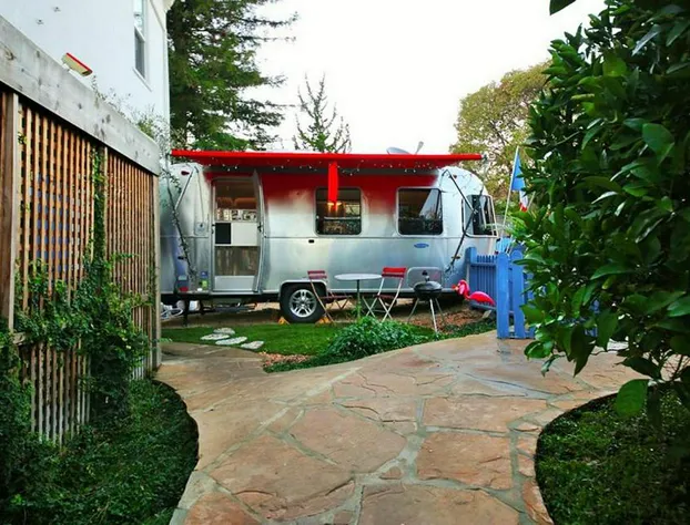 Metro Hotel and Cafe hotel detail image 1