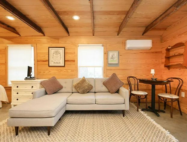 Dailey Renewal Retreat Bed & Breakfast hotel detail image 4