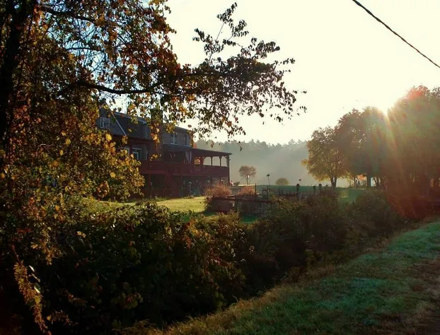 On Cranberry Pond B&B hotel detail image 3
