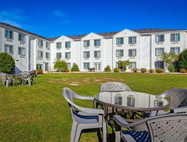 Charlevoix Inn & Suites SureStay Collection by Best Western hotel detail image 3