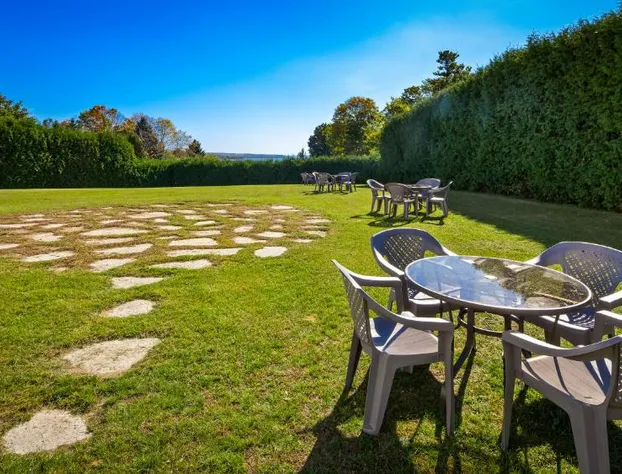 Charlevoix Inn & Suites SureStay Collection by Best Western hotel detail image 4