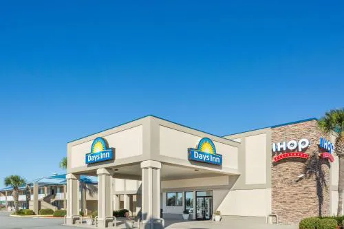 Days Inn by Wyndham Adel I-75 hotel hero