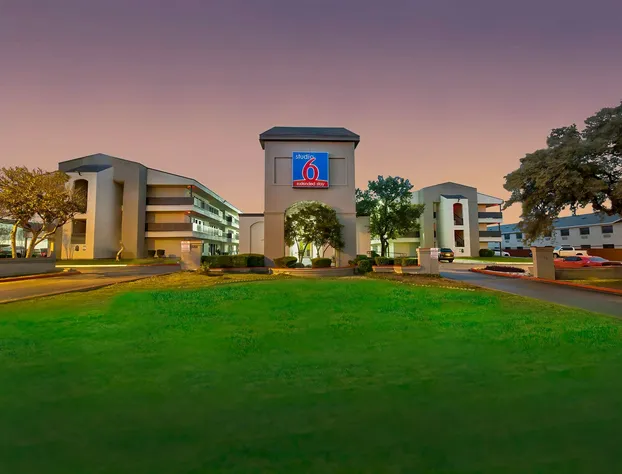 Studio 6 San Antonio, TX - Airport hotel detail image 1