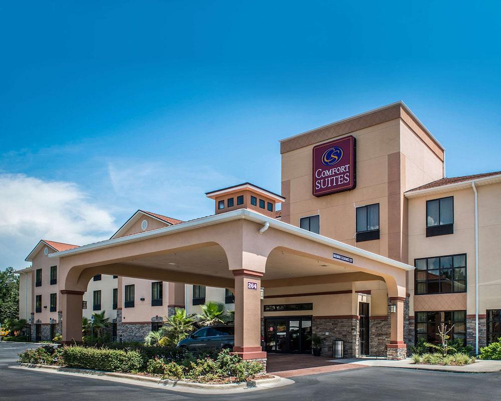 Comfort Suites hotel hero