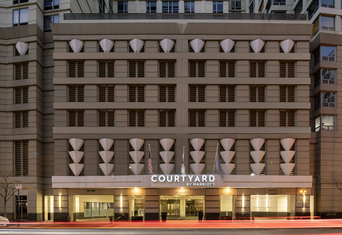 Courtyard by Marriott Chicago Downtown River North hotel hero