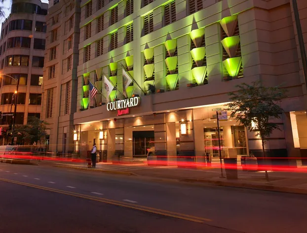 Courtyard by Marriott Chicago Downtown River North hotel detail image 1