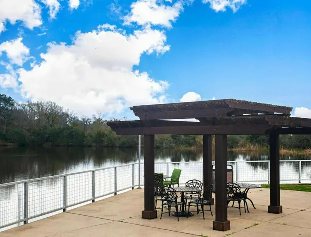 La Quinta Inn & Suites by Wyndham Bridge City hotel detail image 4