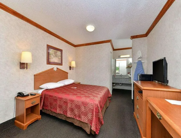Econo Lodge hotel detail image 2